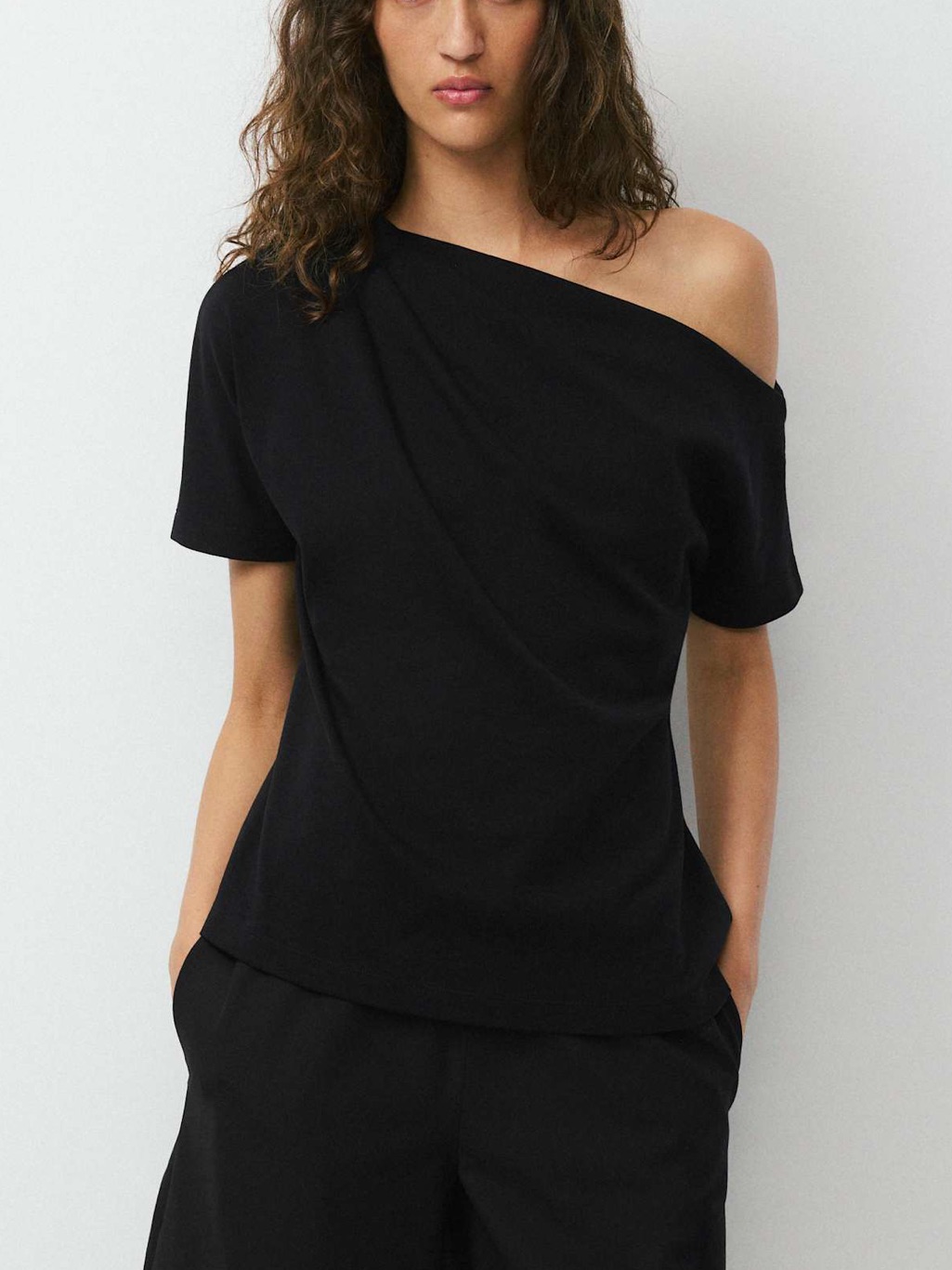 Aritzia Babaton Asymmetric Top